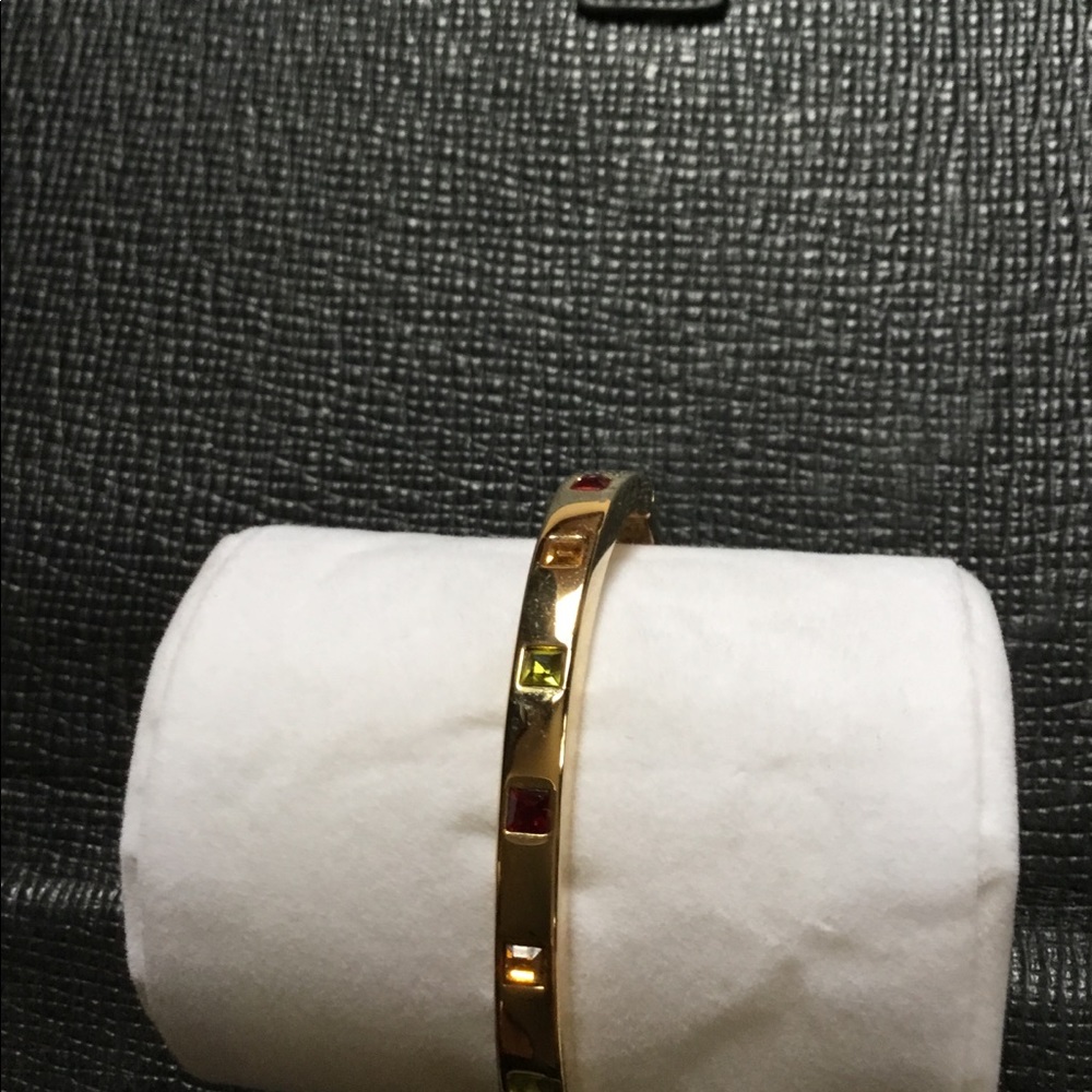 NWOT Goldtone bracelet with gemstones